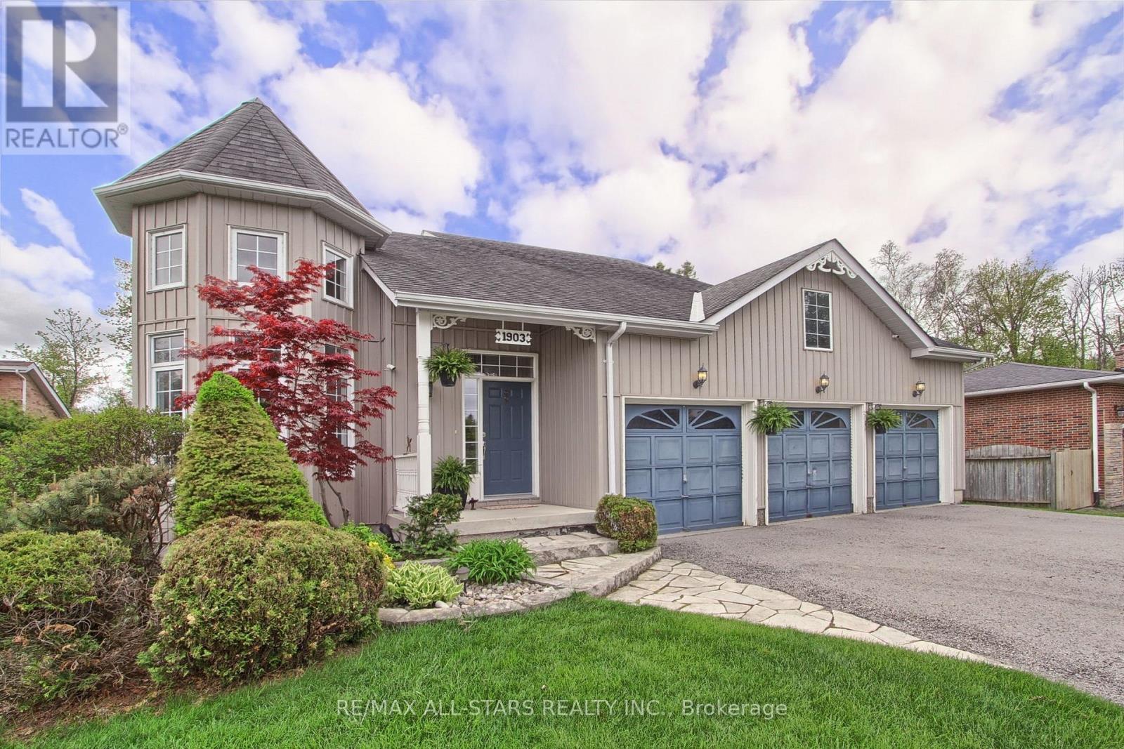 1903 Metro Road N, Georgina, Ontario  L0E 1L0 - Photo 1 - N12167200