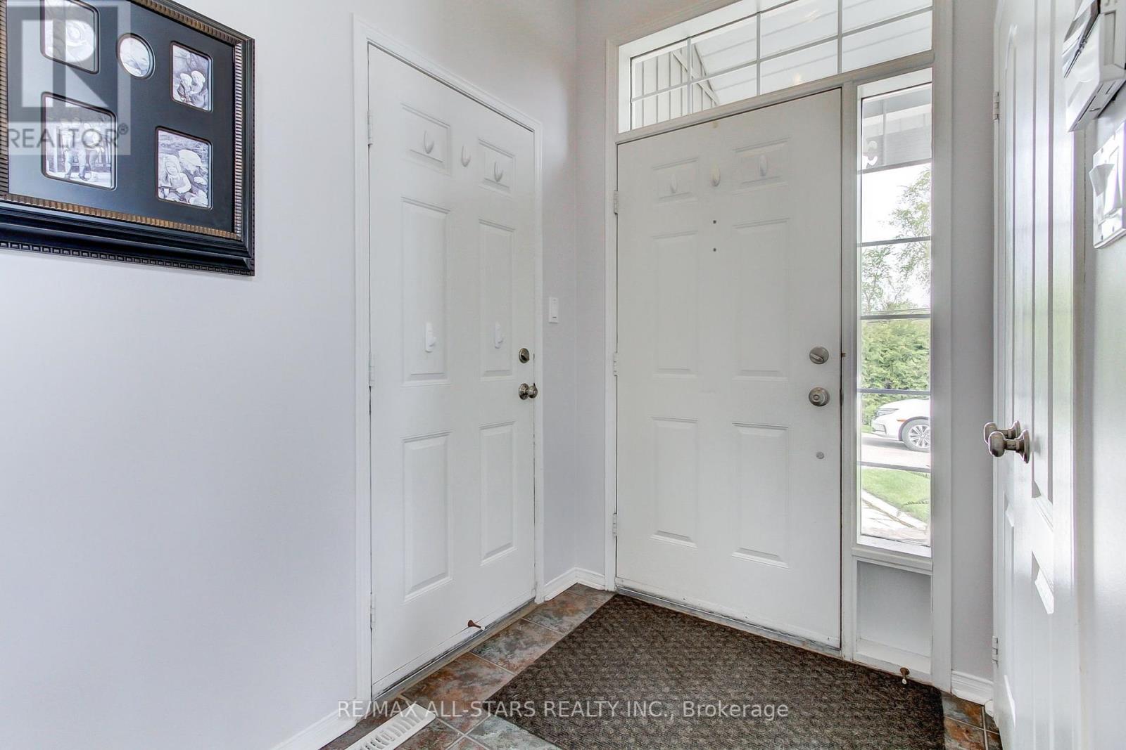 1903 Metro Road N, Georgina, Ontario  L0E 1L0 - Photo 4 - N12167200