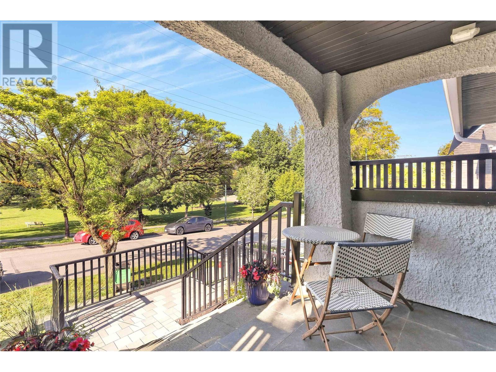 1008 E 24TH AVENUE, vancouver, British Columbia V5V2B1