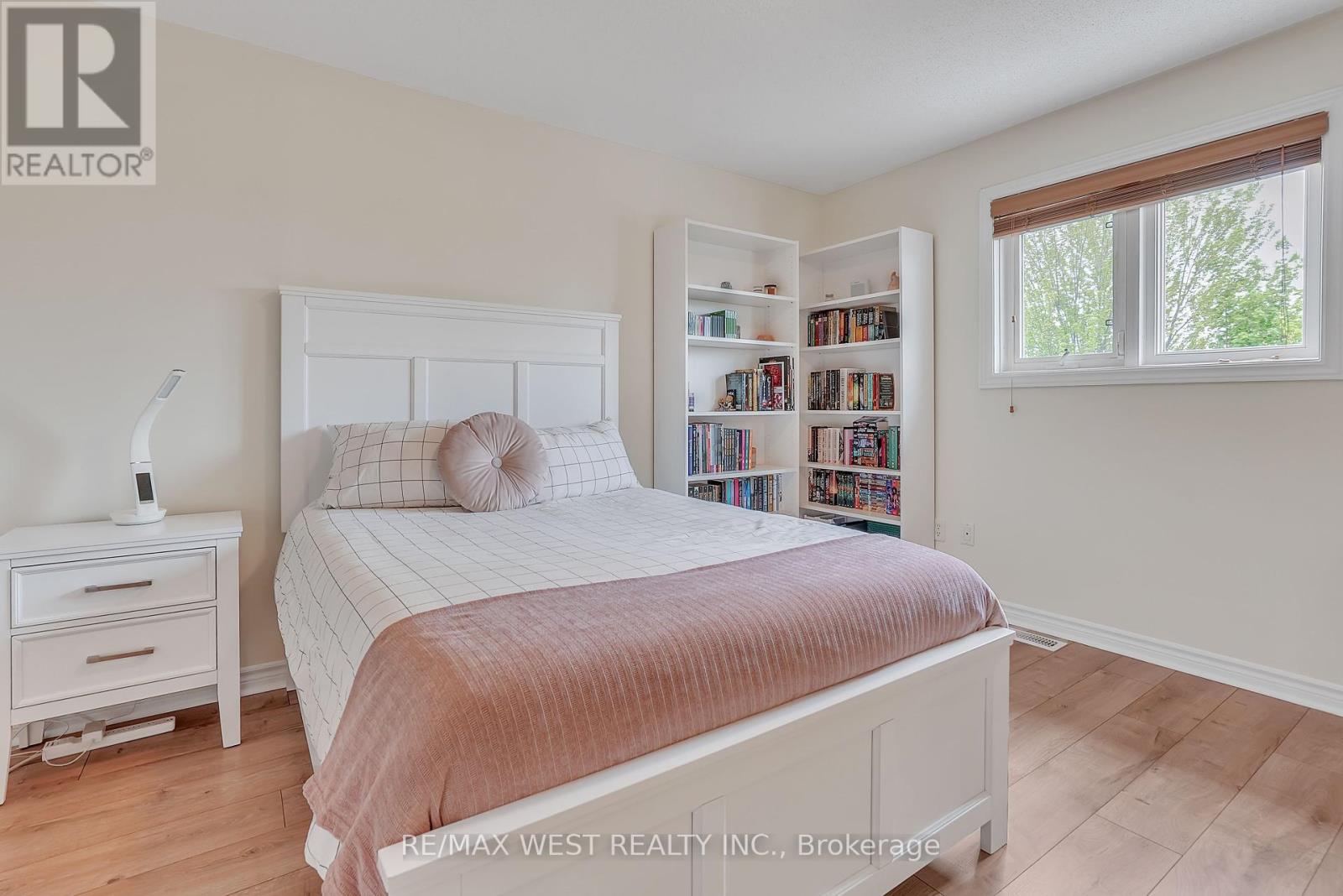 423 Mapleton Avenue, Barrie, Ontario  L4N 3W1 - Photo 12 - S12167202