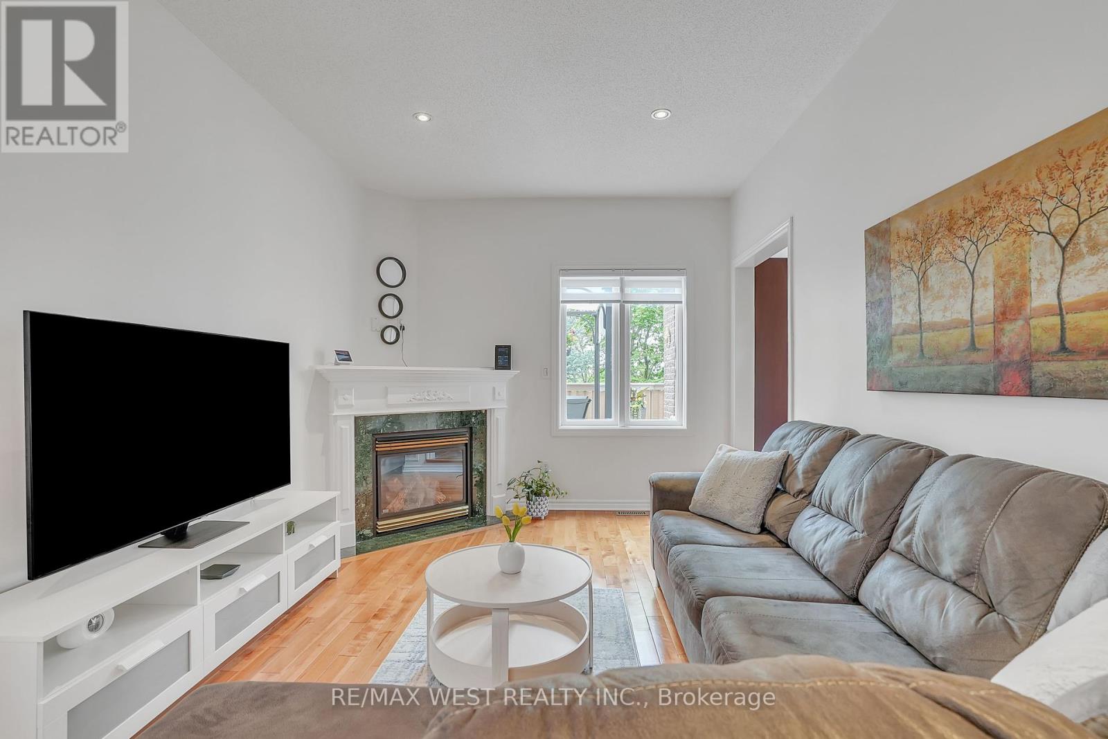423 Mapleton Avenue, Barrie, Ontario  L4N 3W1 - Photo 4 - S12167202