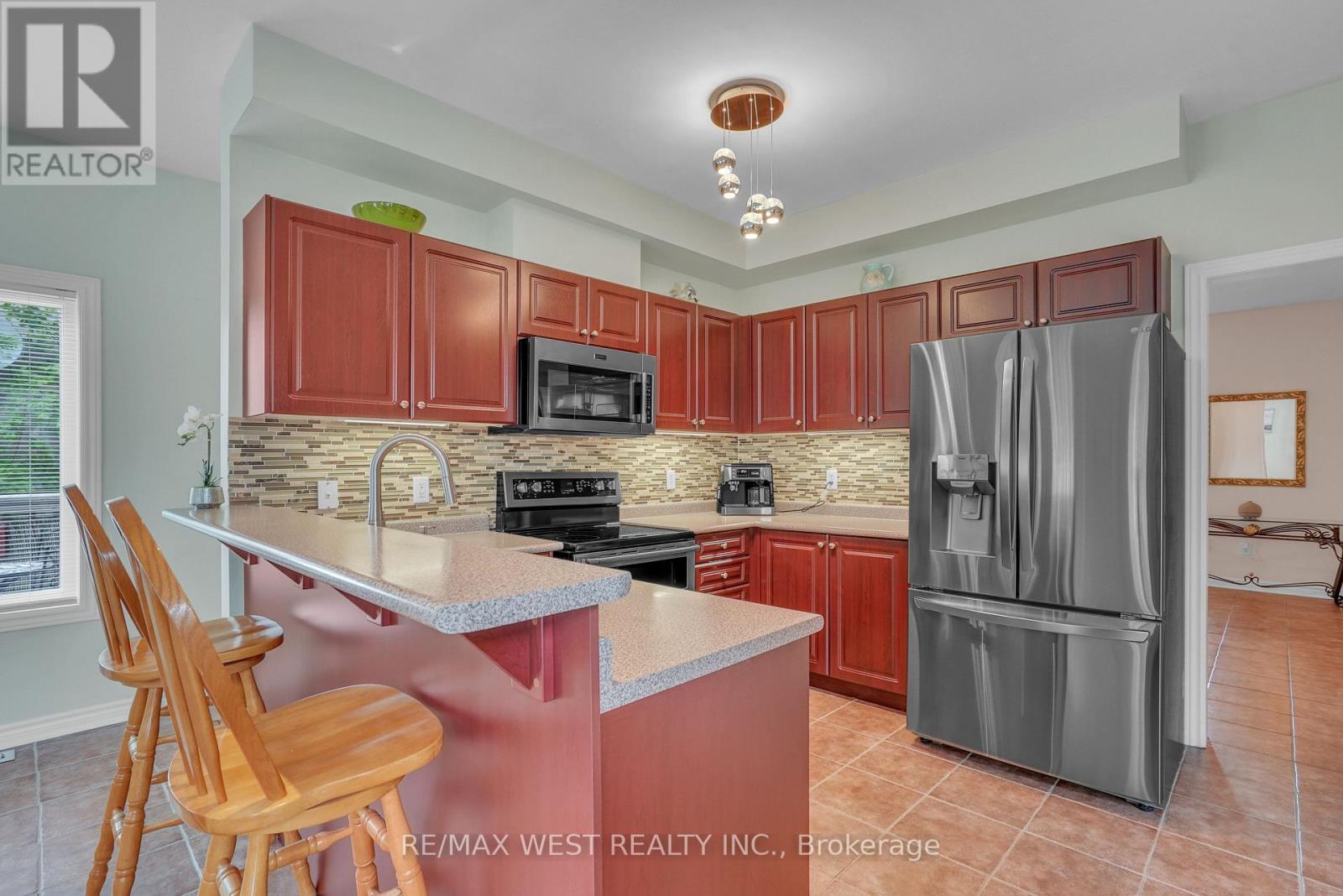 423 Mapleton Avenue, Barrie, Ontario  L4N 3W1 - Photo 5 - S12167202