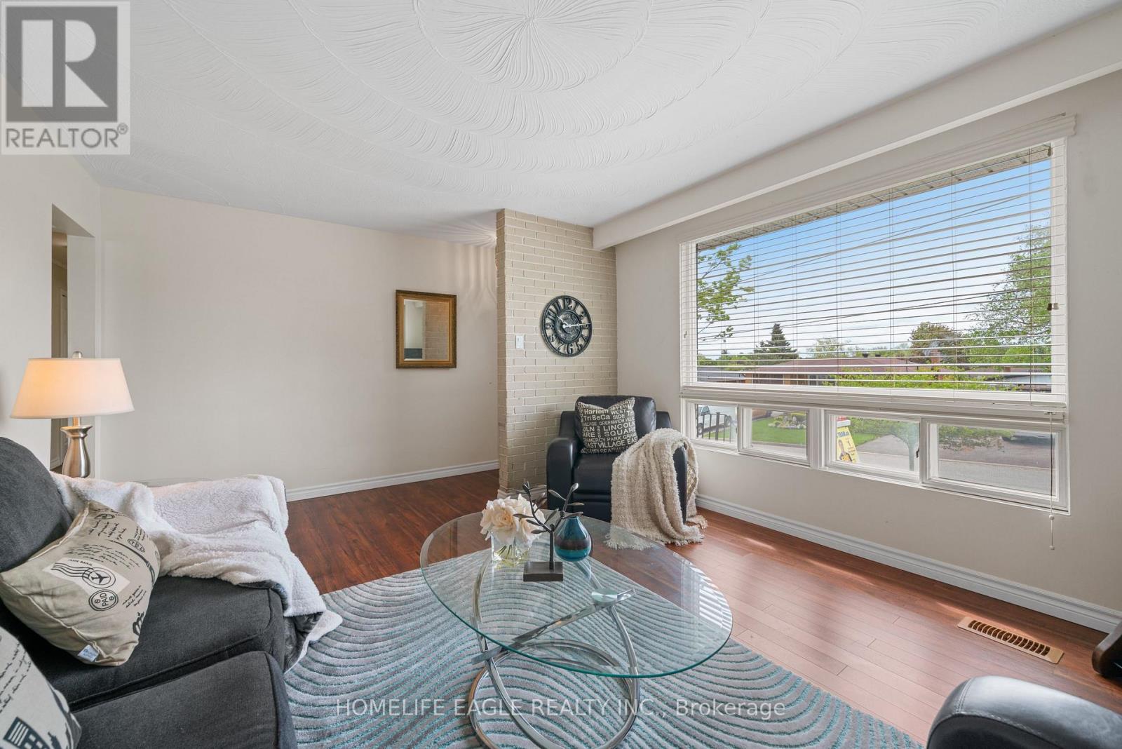 135 Luxury Avenue, Bradford West Gwillimbury, Ontario  L3Z 1T5 - Photo 3 - N12166955