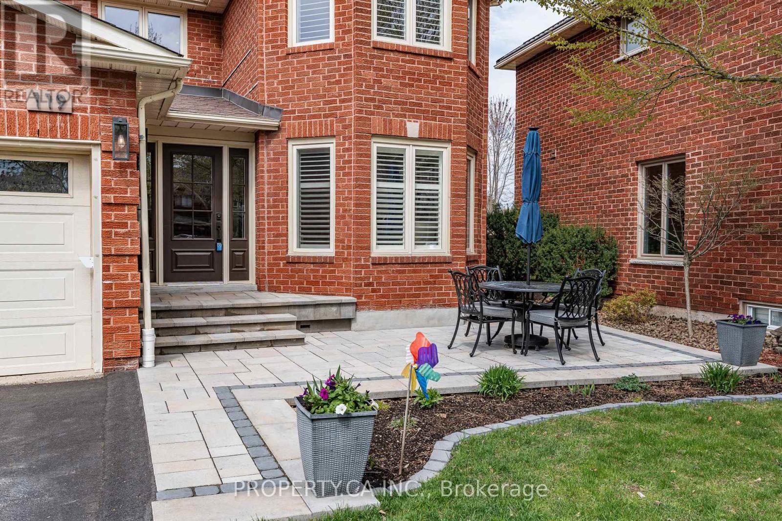 119 Triller Place, Oakville, Ontario  L6L 6J3 - Photo 4 - W12151413
