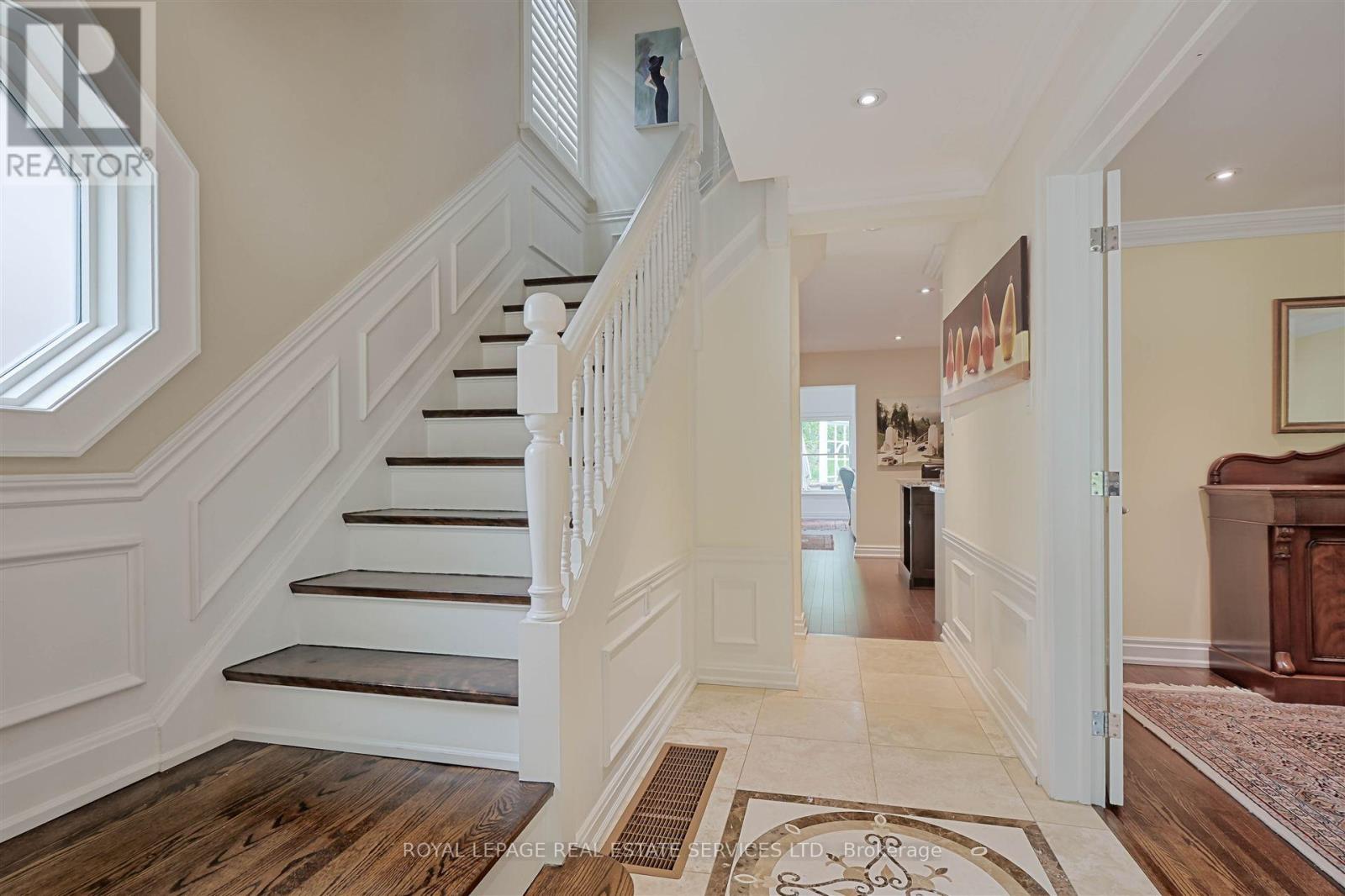 Property at 230 THE KINGSWAY image 4