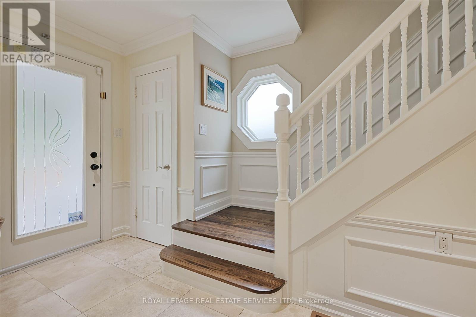 Property at 230 THE KINGSWAY image 5