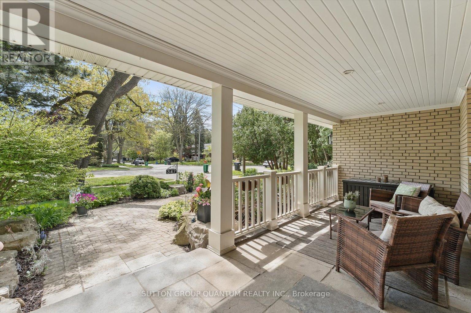 347 Pinetree Way, Mississauga, Ontario  L5G 2R4 - Photo 3 - W12167119
