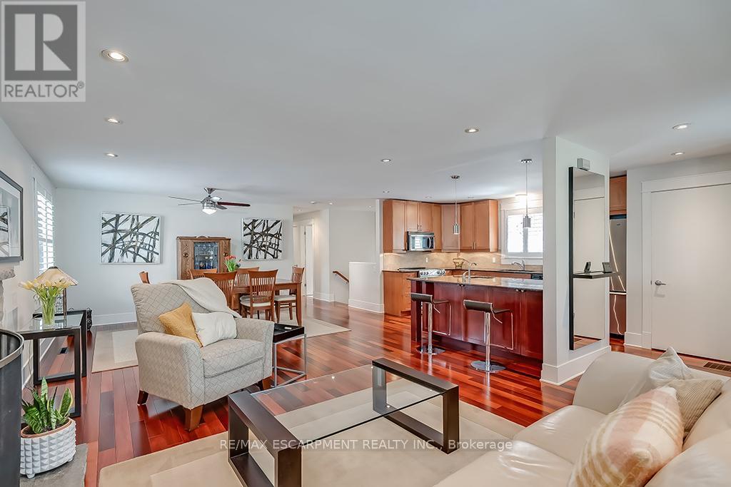 379 Delaware Avenue, Burlington, Ontario  L7R 3B4 - Photo 12 - W12167124