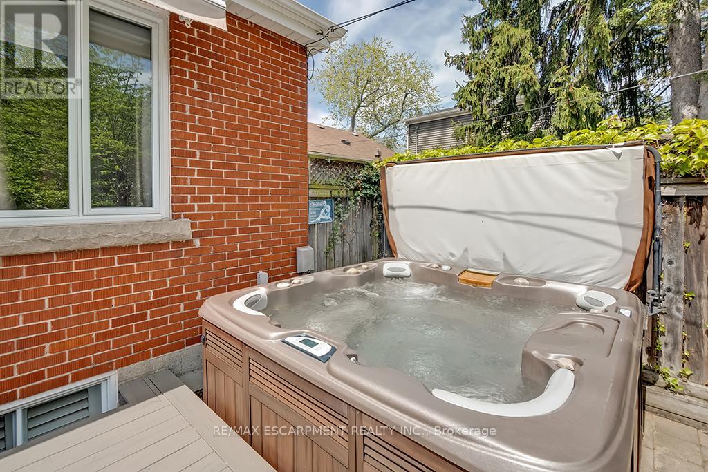 379 Delaware Avenue, Burlington, Ontario  L7R 3B4 - Photo 42 - W12167124