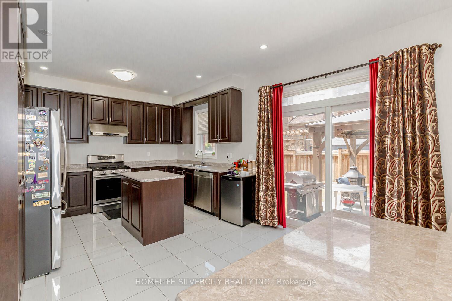122 Squire Ellis Drive, Brampton, Ontario  L6P 4J4 - Photo 17 - W12167161