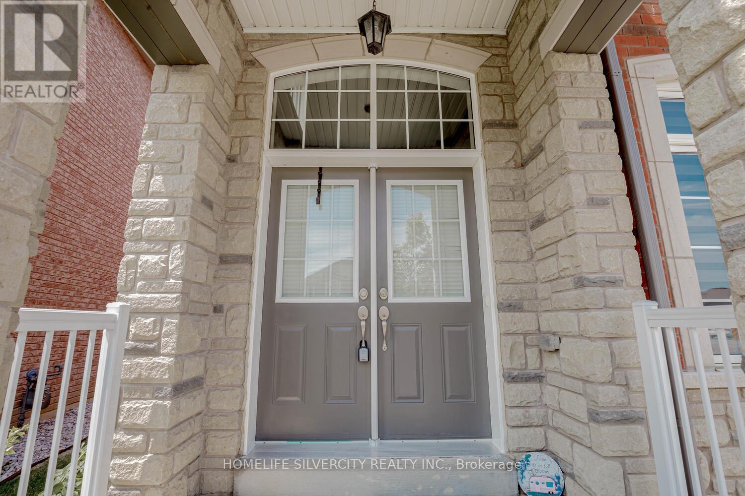 122 Squire Ellis Drive, Brampton, Ontario  L6P 4J4 - Photo 4 - W12167161