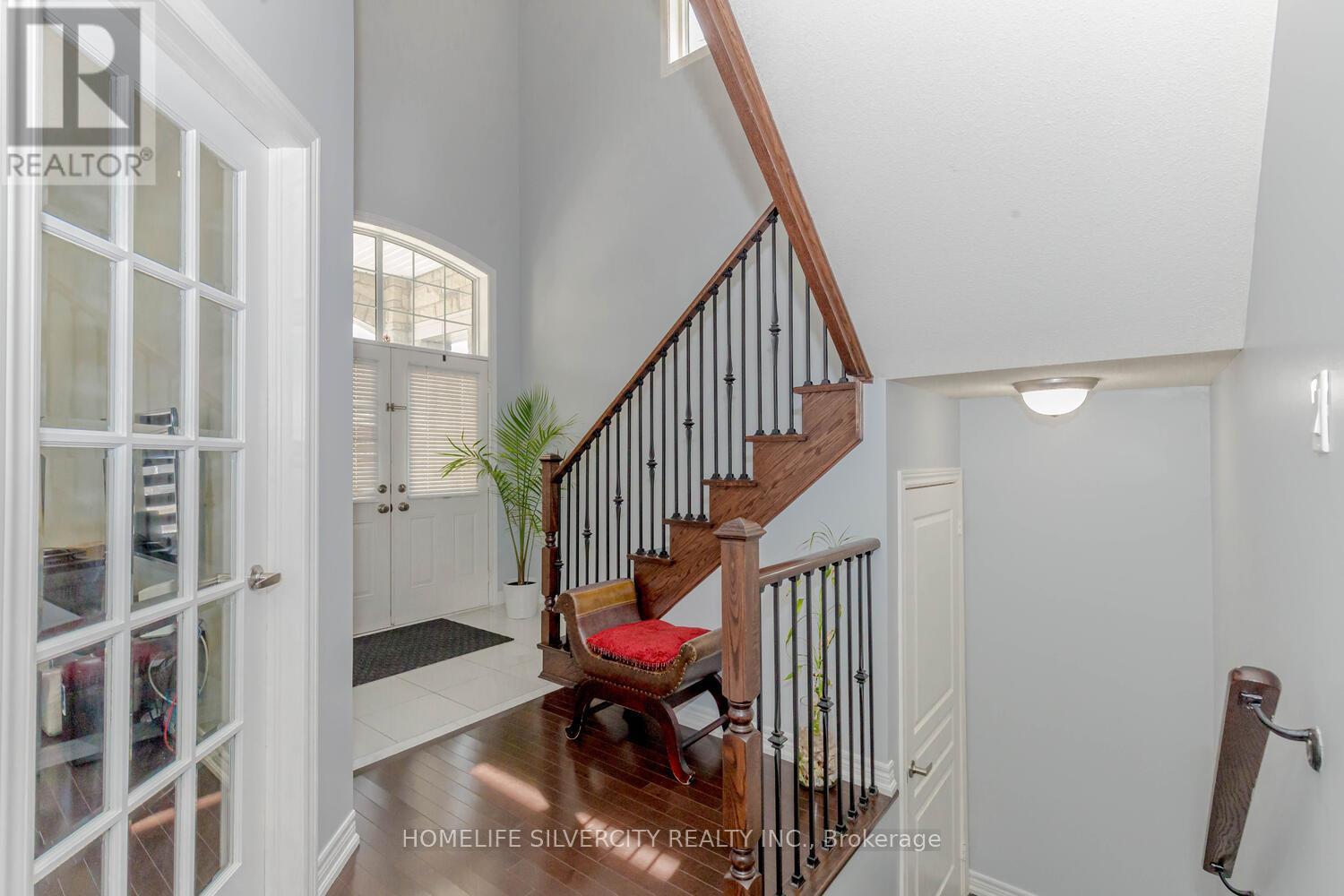 122 Squire Ellis Drive, Brampton, Ontario  L6P 4J4 - Photo 6 - W12167161