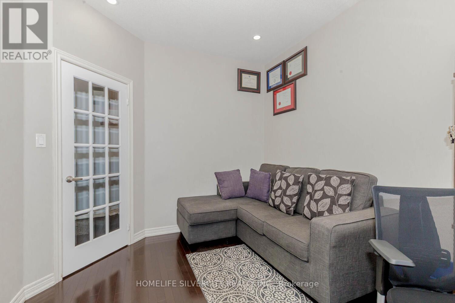 122 Squire Ellis Drive, Brampton, Ontario  L6P 4J4 - Photo 8 - W12167161
