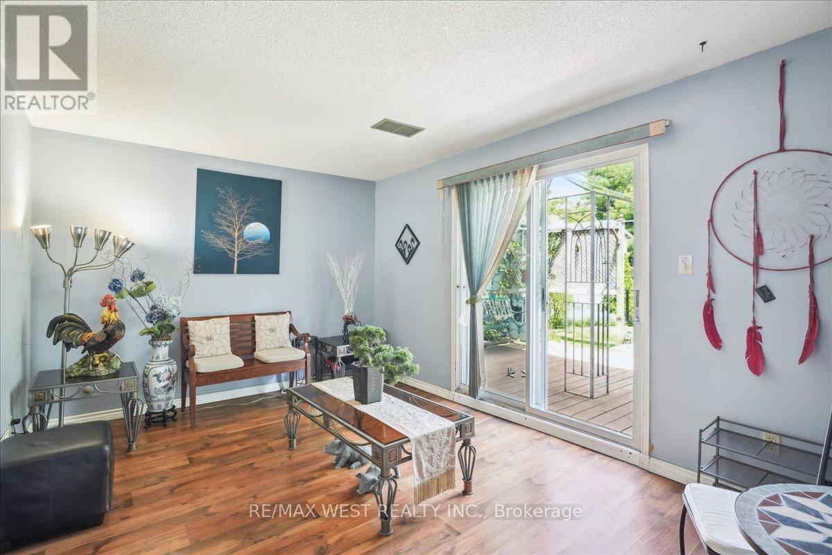 74 Horton Crescent, Brampton, Ontario  L6S 5H6 - Photo 2 - W12167175