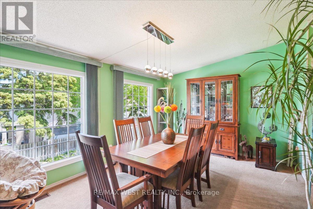 74 Horton Crescent, Brampton, Ontario  L6S 5H6 - Photo 3 - W12167175