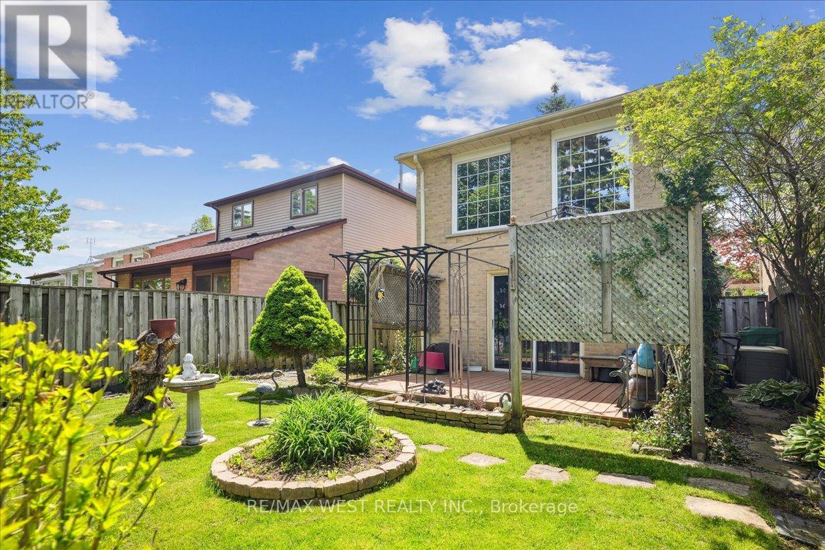 74 Horton Crescent, Brampton, Ontario  L6S 5H6 - Photo 8 - W12167175