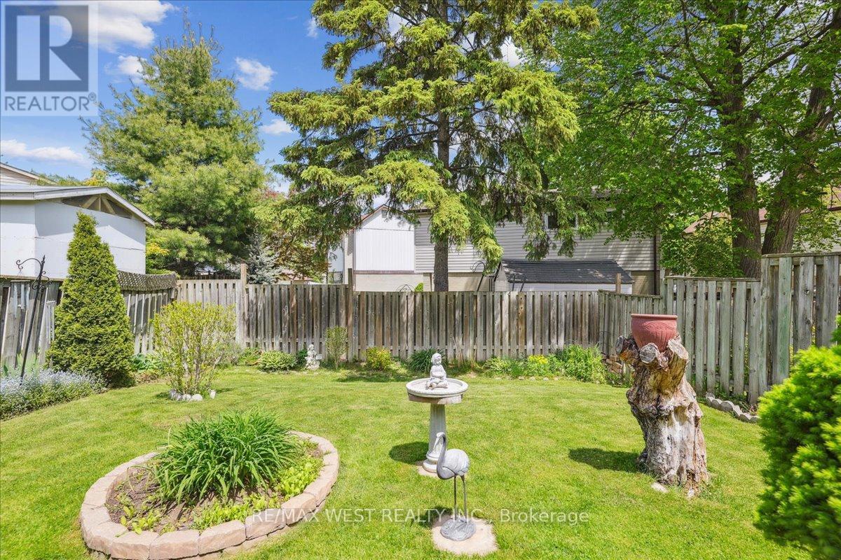74 Horton Crescent, Brampton, Ontario  L6S 5H6 - Photo 9 - W12167175