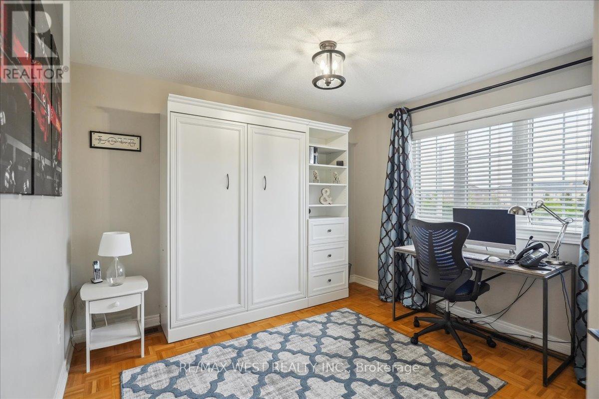 52 Goreridge Crescent, Brampton, Ontario  L6P 1P1 - Photo 10 - W12167180