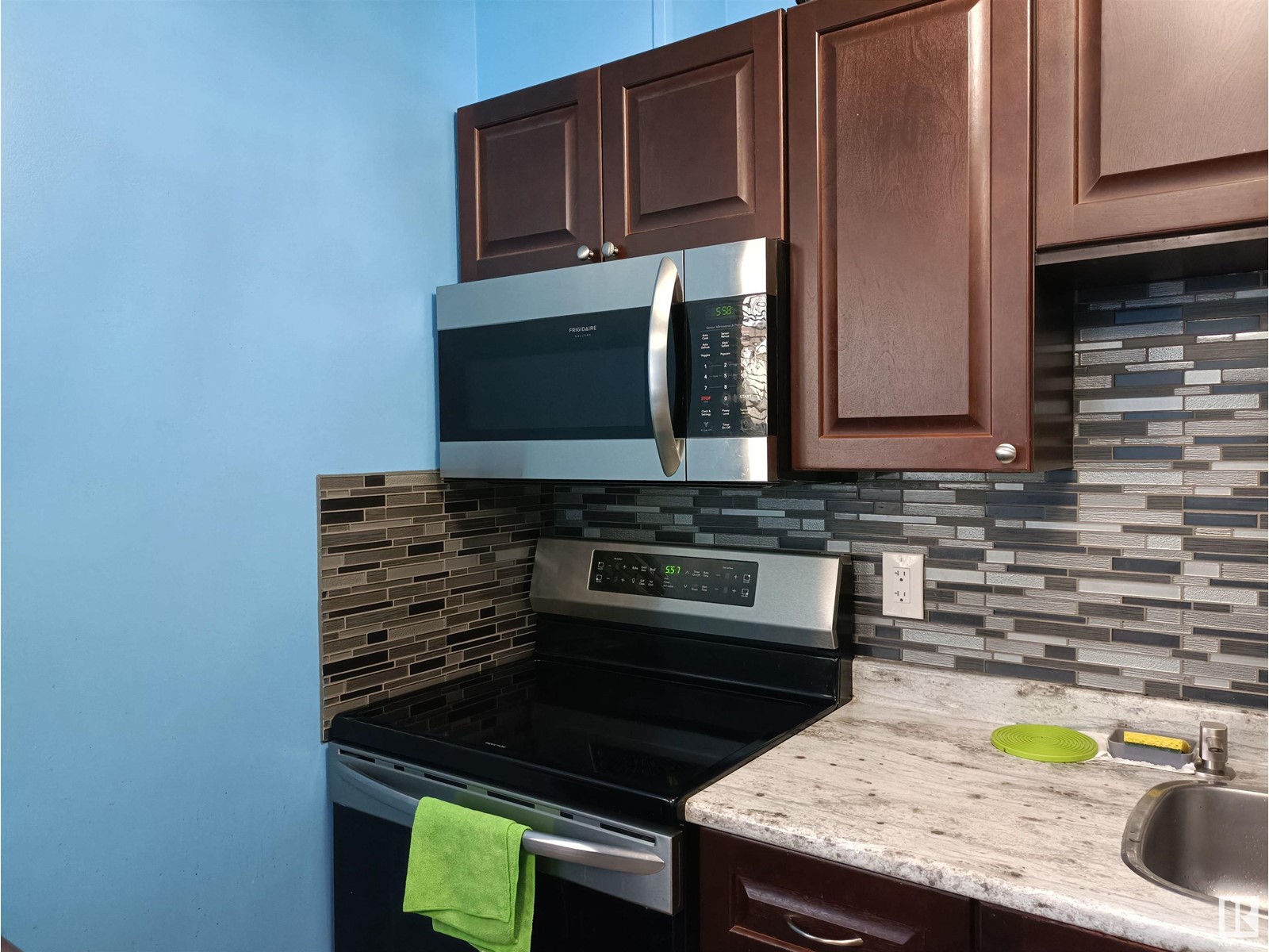 Property at 88 HABITAT CR NW image 3