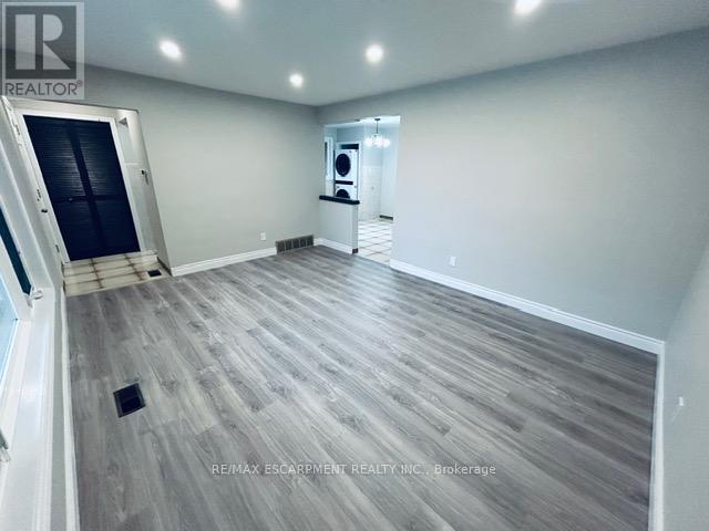 74 Bellingham Drive, Hamilton, Ontario  L8V 3R4 - Photo 12 - X12167095