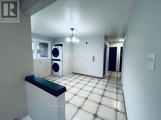 74 Bellingham Drive, Hamilton, Ontario  L8V 3R4 - Photo 4 - X12167095