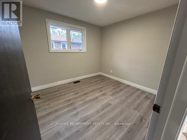 74 Bellingham Drive, Hamilton, Ontario  L8V 3R4 - Photo 8 - X12167095