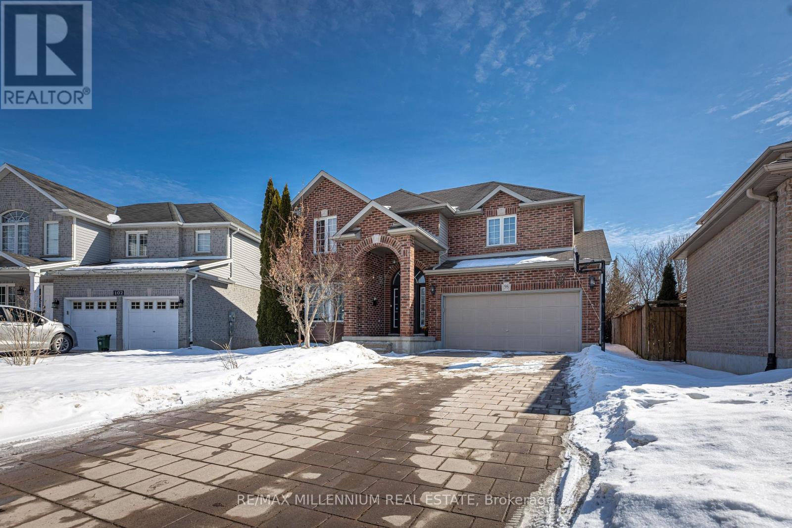 Photo 2 of 10 for 98 Greyrock Crescent
