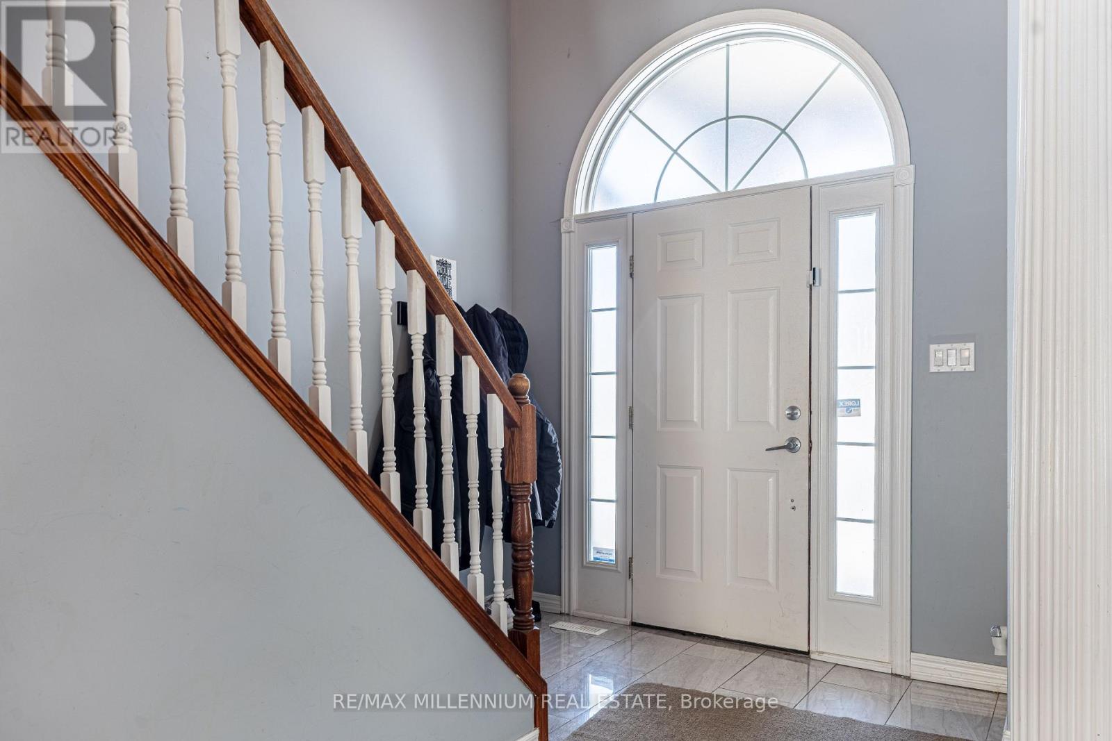 Photo 4 of 10 for 98 Greyrock Crescent