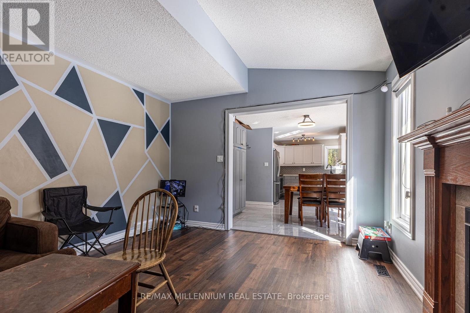 Photo 8 of 10 for 98 Greyrock Crescent