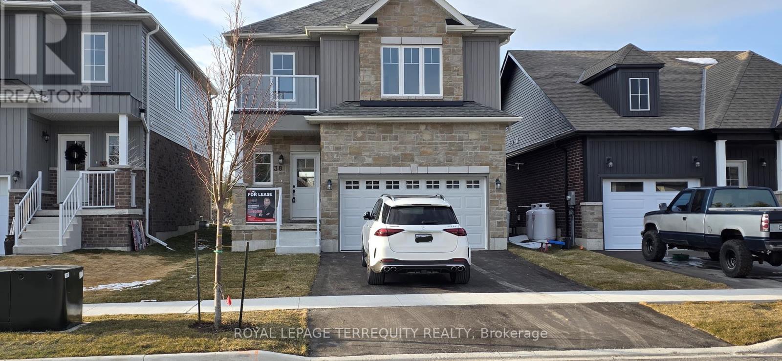 38 Hillcroft Way, Kawartha Lakes, Ontario  K0M 1A0 - Photo 1 - X12167141