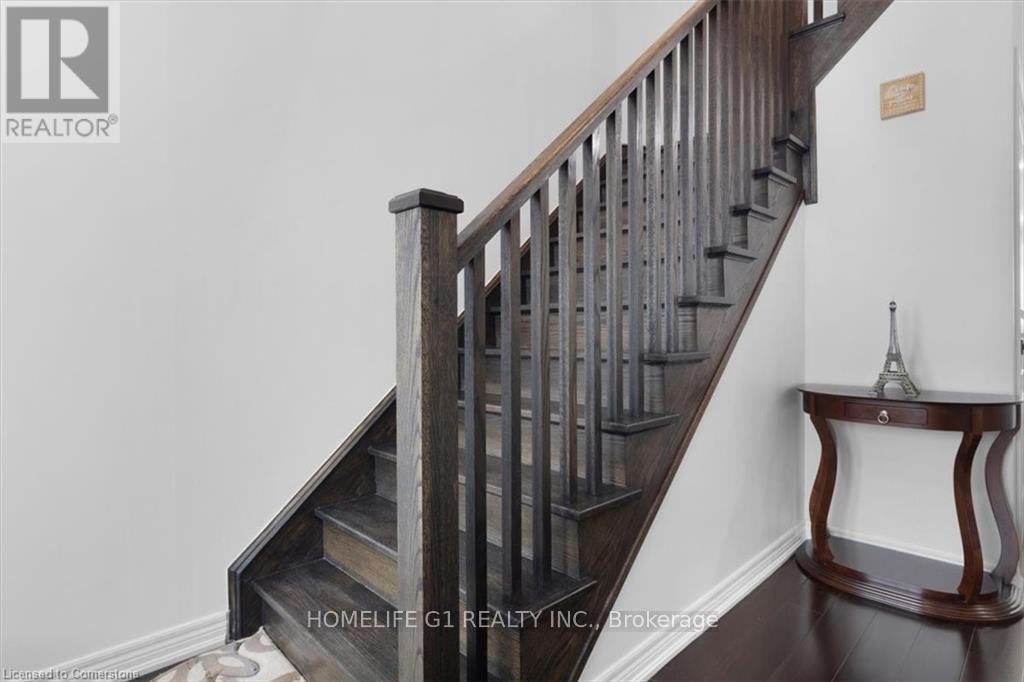 16 Weathering Heights, Hamilton, Ontario  L8J 0E7 - Photo 3 - X12167148