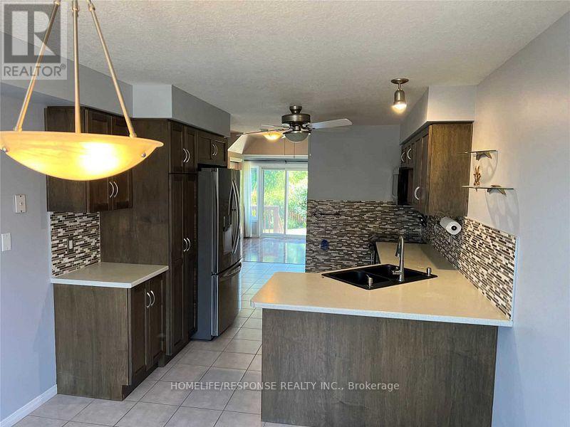 9 - 305 Briarmeadow Drive, Kitchener, Ontario  N2A 4K9 - Photo 4 - X12167208