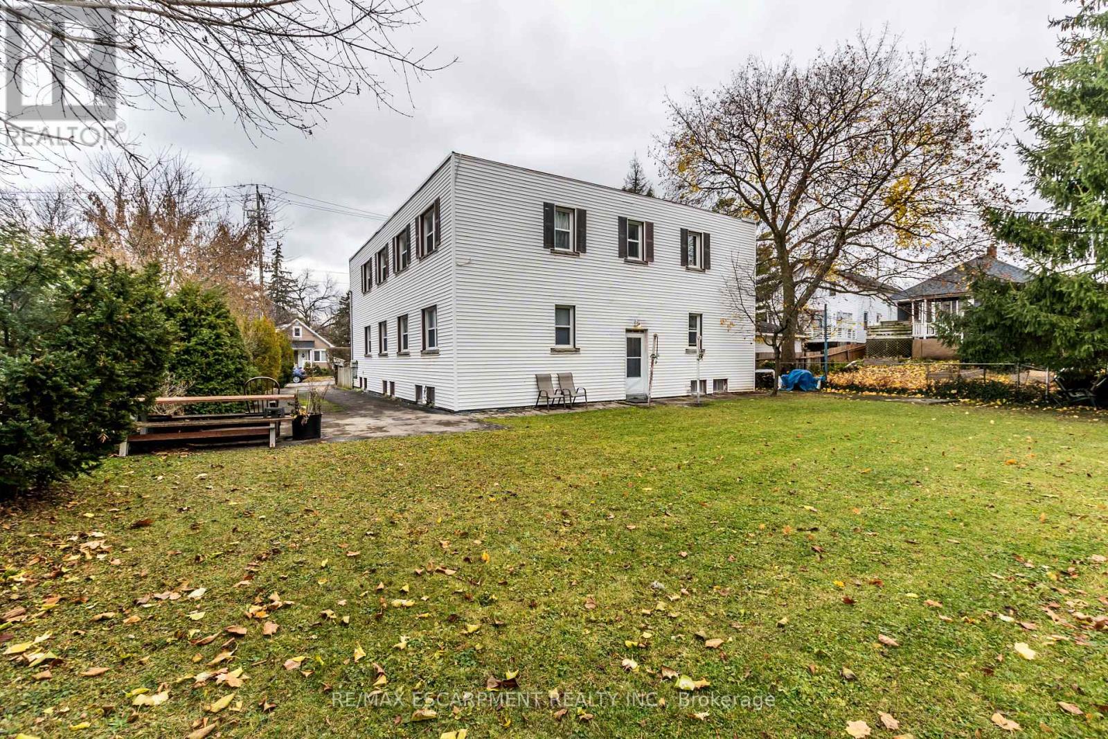 13 Mcmaster Avenue, Welland, Ontario  L3B 3S6 - Photo 4 - X12135582