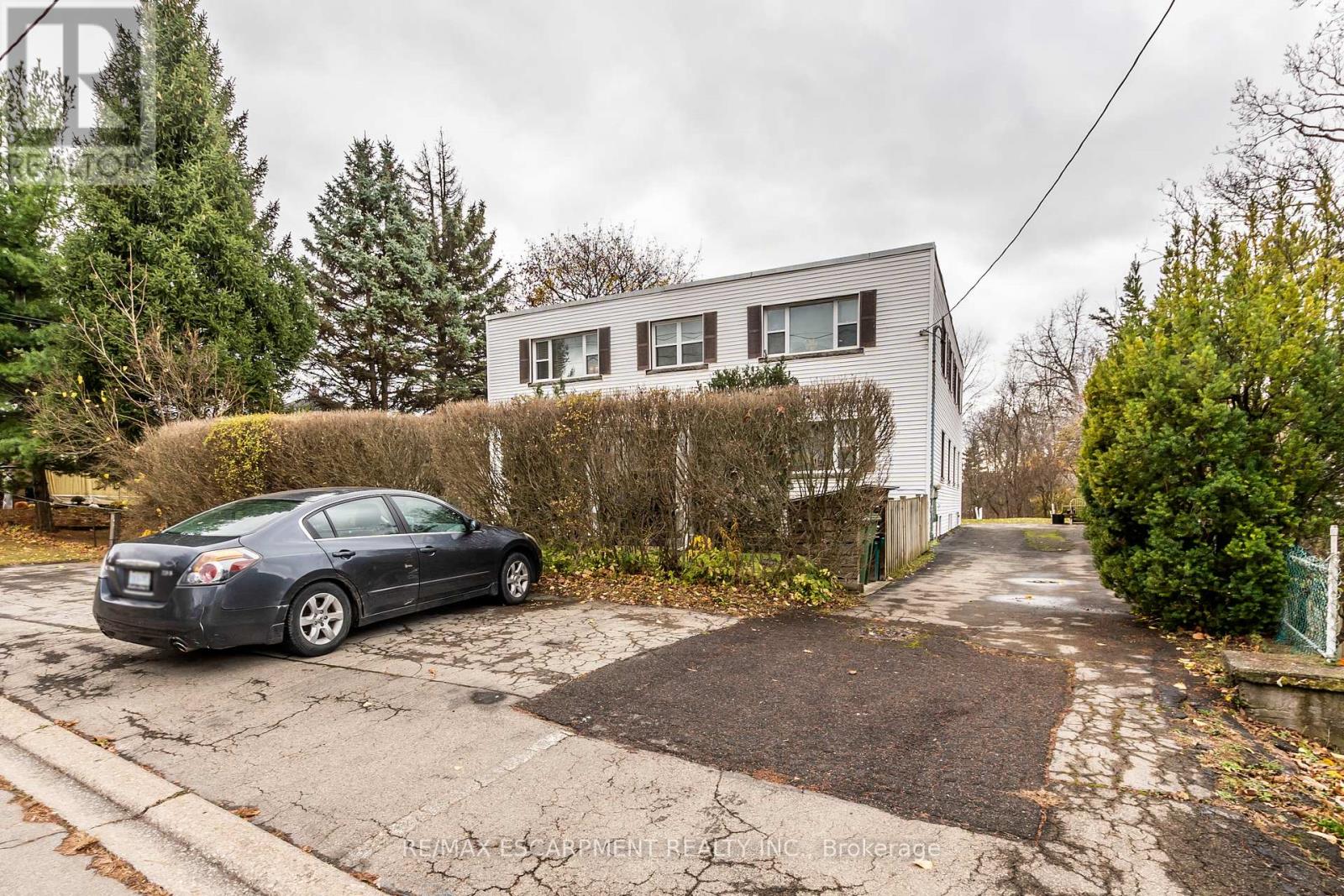 13 Mcmaster Avenue, Welland, Ontario  L3B 3S6 - Photo 6 - X12135582