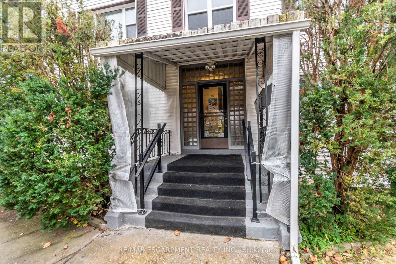 13 Mcmaster Avenue, Welland, Ontario  L3B 3S6 - Photo 7 - X12135582