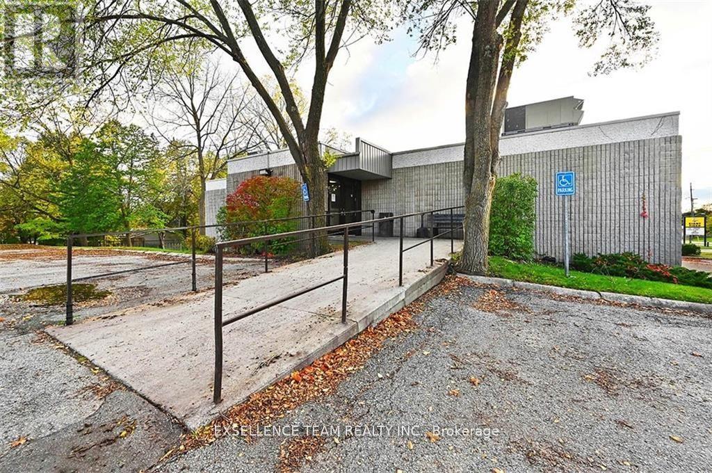 309 Unit 104 Park Street, Brockville, Ontario  K6V 6E5 - Photo 2 - X12167247