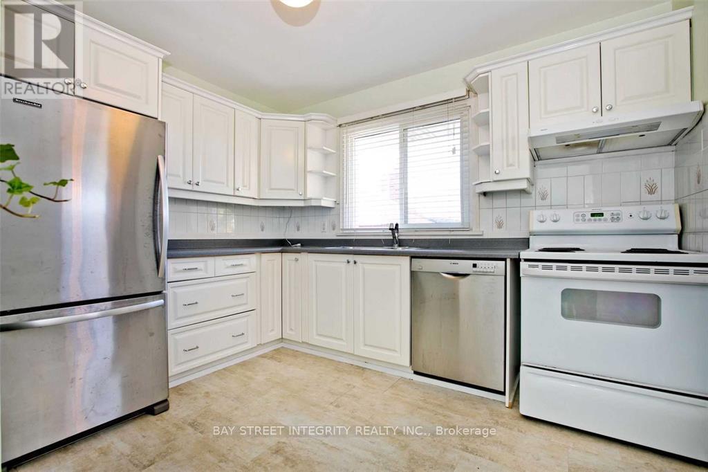 60 Hesketh Court, Toronto, Ontario  M4A 1M6 - Photo 8 - C12167263