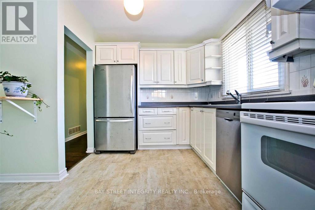 60 Hesketh Court, Toronto, Ontario  M4A 1M6 - Photo 9 - C12167263