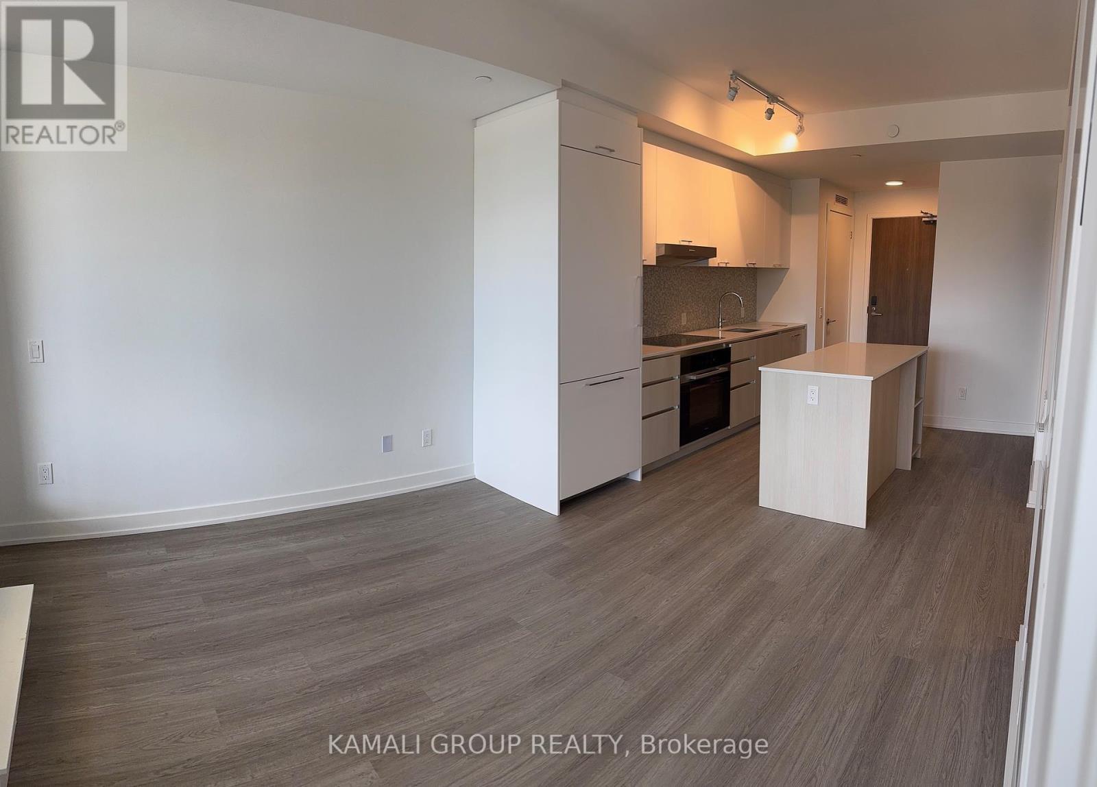 211 - 8188 YONGE STREET, Vaughan, Ontario