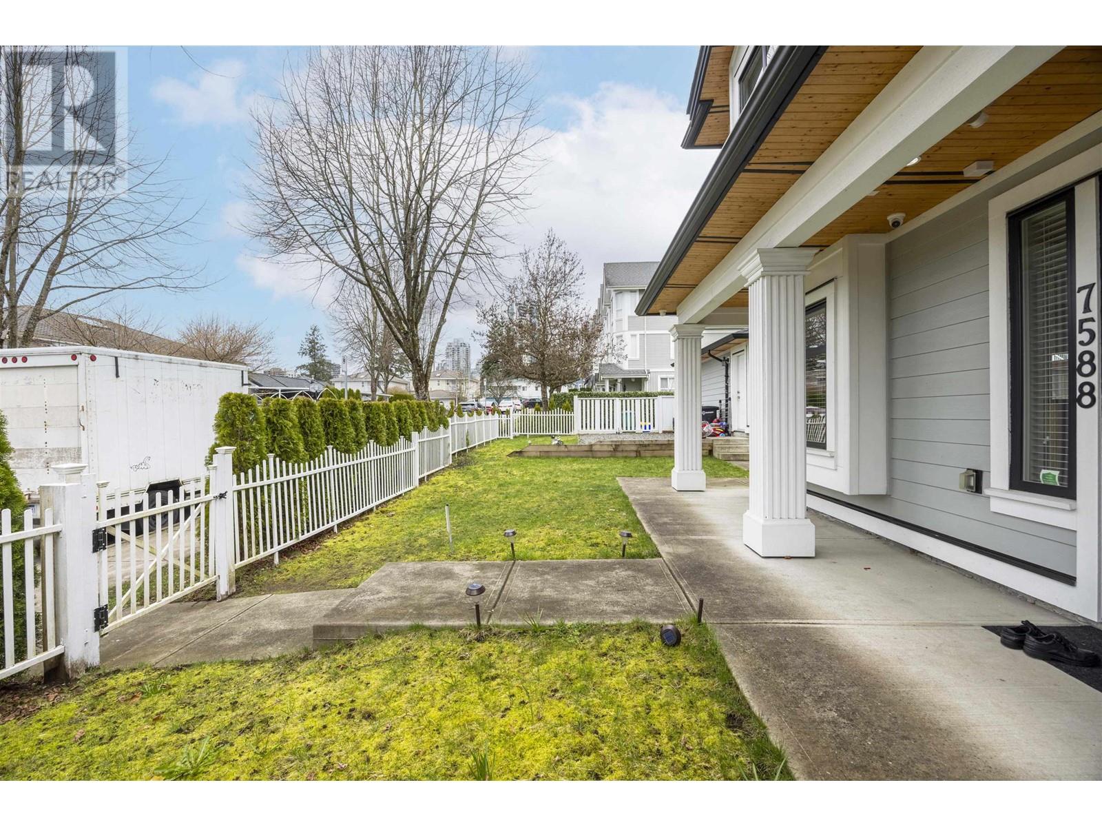 7588 13th Street, Burnaby, British Columbia  V3N 0H3 - Photo 2 - R3006136