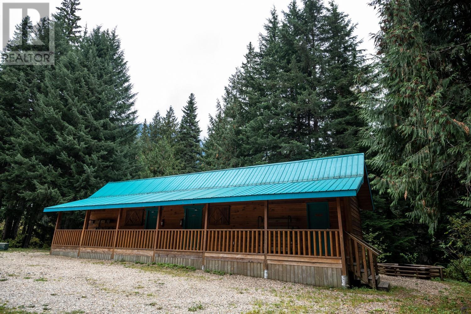 7050 Trans Canada Highway, Revelstoke, British Columbia  V0E 2S0 - Photo 30 - 10346666