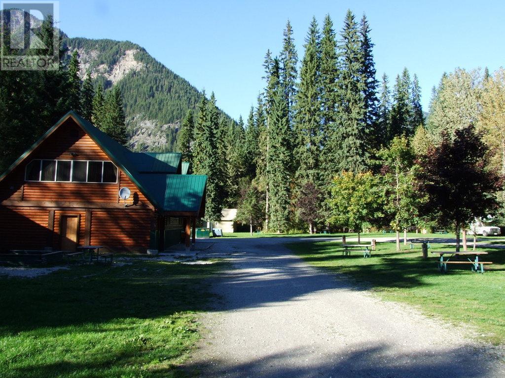 7050 Trans Canada Highway, Revelstoke, British Columbia  V0E 2S0 - Photo 68 - 10346666