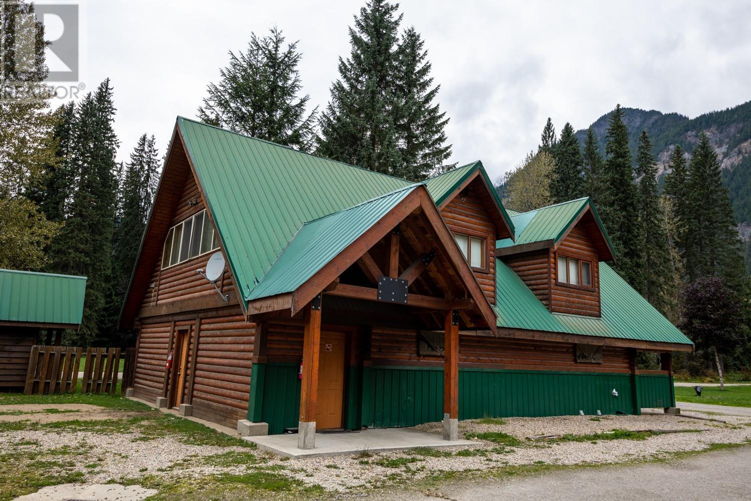 7050 Trans Canada Highway, Revelstoke, British Columbia  V0E 2S0 - Photo 23 - 10346666