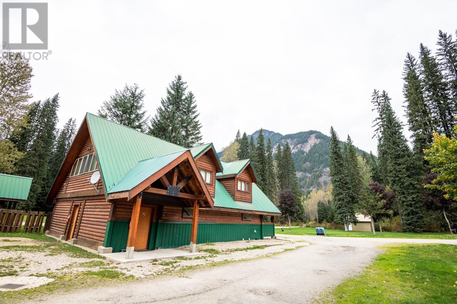 7050 Trans Canada Highway, Revelstoke, British Columbia  V0E 2S0 - Photo 59 - 10346666