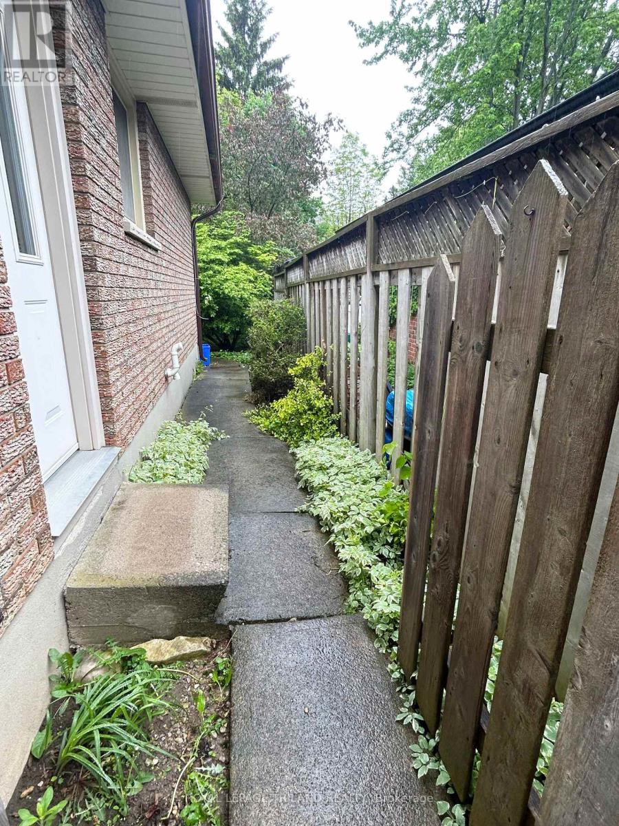 Photo 19 of 25 for 75 Monmore Road
