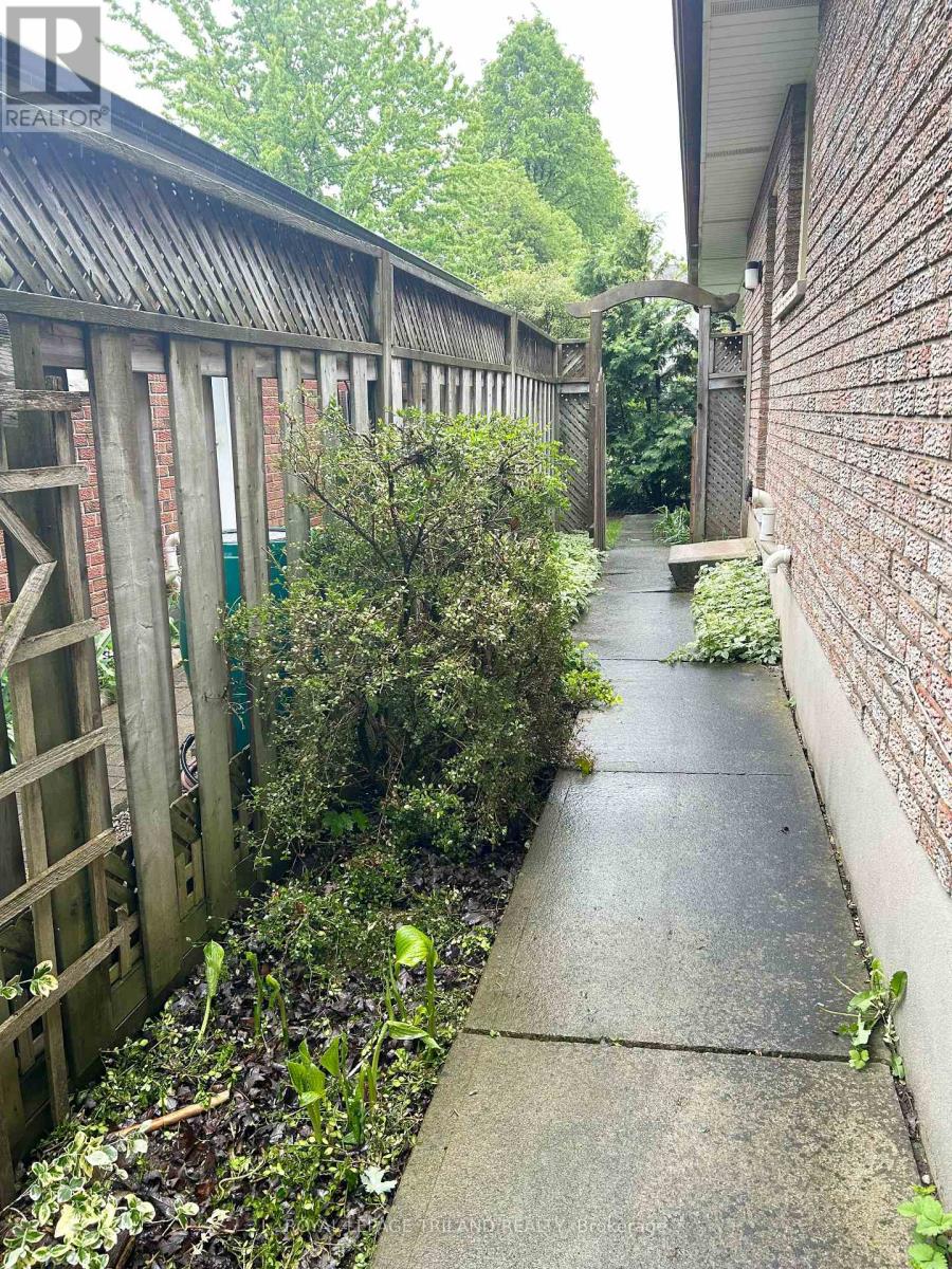 Photo 22 of 25 for 75 Monmore Road
