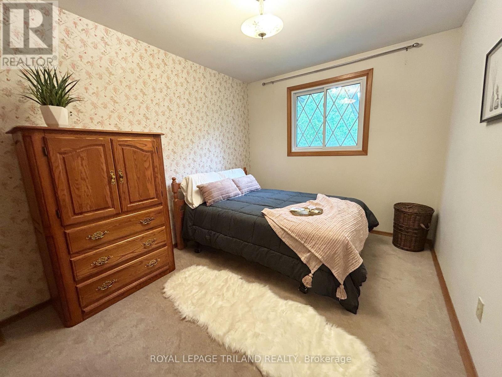 Photo 9 of 25 for 75 Monmore Road