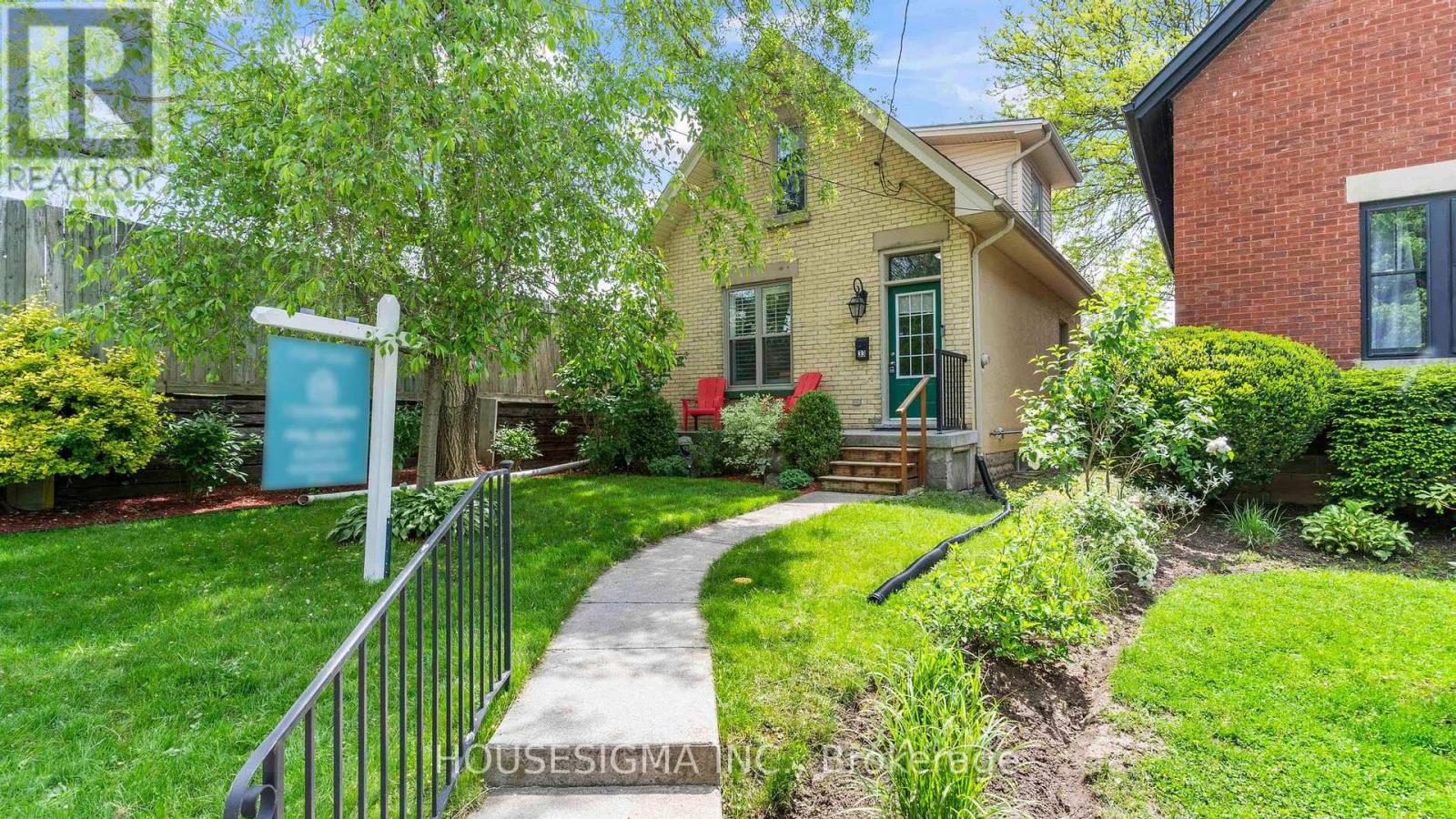 33 CARLTON AVENUE, London East, Ontario