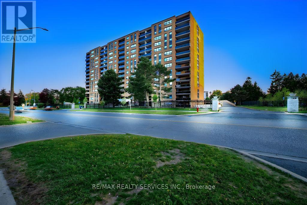 714 - 4 LISA STREET, Brampton, Ontario