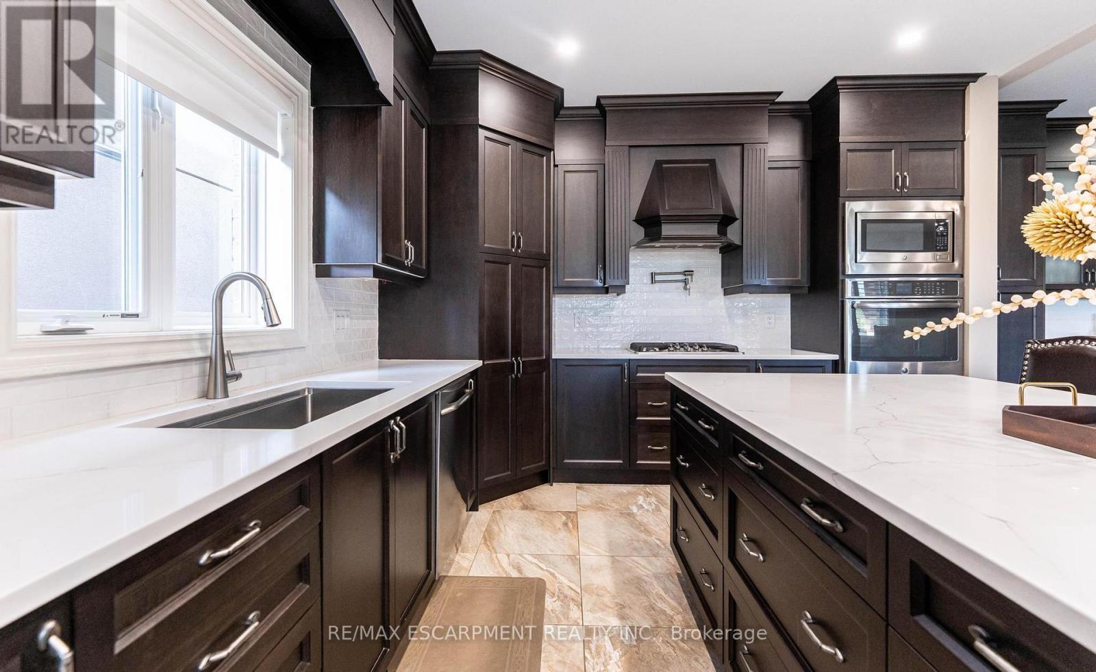 188 Mother's Street, Hamilton, Ontario  L9B 0E1 - Photo 11 - X12167266